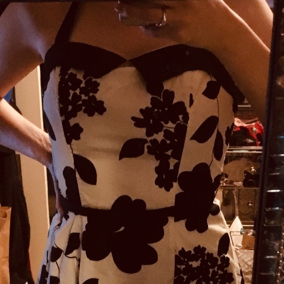 Black and White flower halter dress - Picture 1 of 3